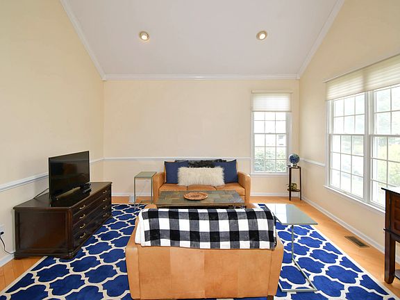 4th image of 253 Patriot Hill Dr #253