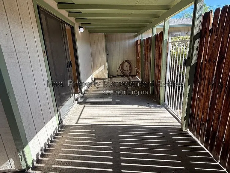 8916 N 11th St #A — Photo 16
