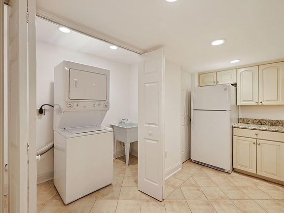 5th image of 9451 Sunnyfield Ct