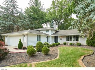 27798 Edgepark Dr, North Olmsted, OH 44070