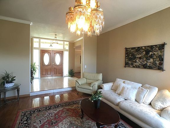 5th image of 1493 Redmond Ave