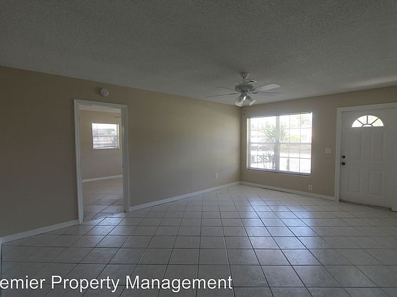 3rd image of 2626 Poinciana Dr