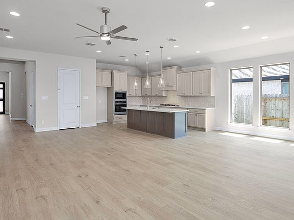 2nd image of 11835 Sawgrass Dr