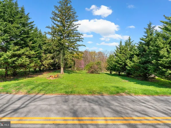 8 Saint Thomas Ln, Owings Mills, MD 21117