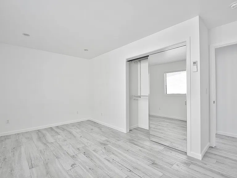 113-115 Monterey Blvd #117 — Photo 10