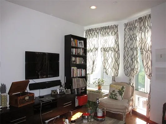 Rented by Kian Realty | media 17