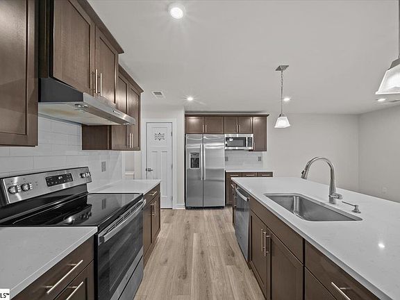 5th image of 173 Dunroyal Rd