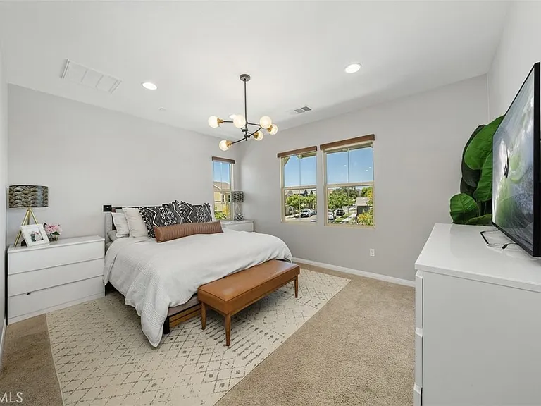 102 Sencillo Pl — Photo 18