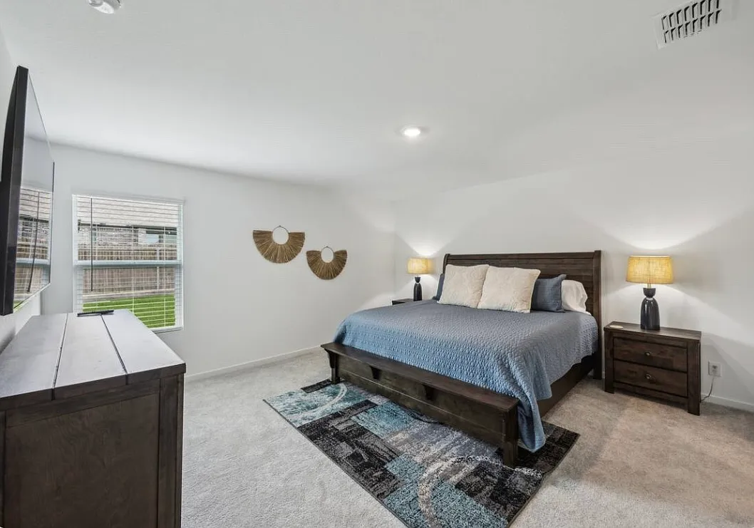 4 bed, 1760 sqft, $5,500 — Photo 2