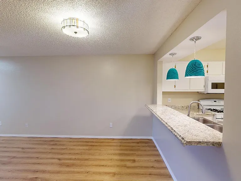 1855 Girard Blvd NE — Photo 42