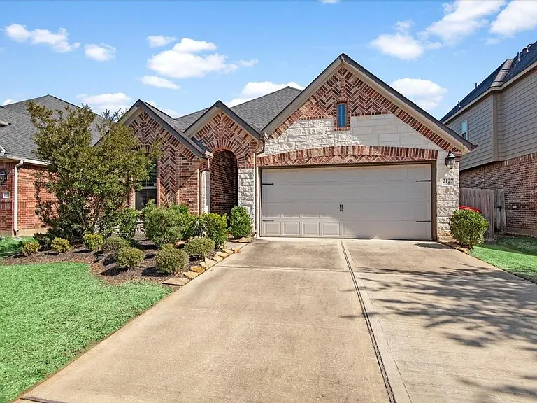 2127 Blossomcrown Dr — Photo 2