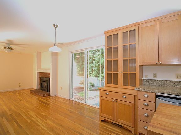4th image of 17020 NE 107th St