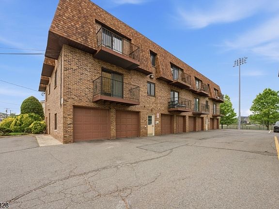 2nd image of 825 Riverside Ave #203