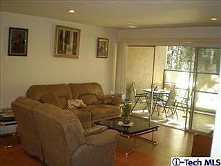 3rd image of 465 S Hudson Ave APT 2