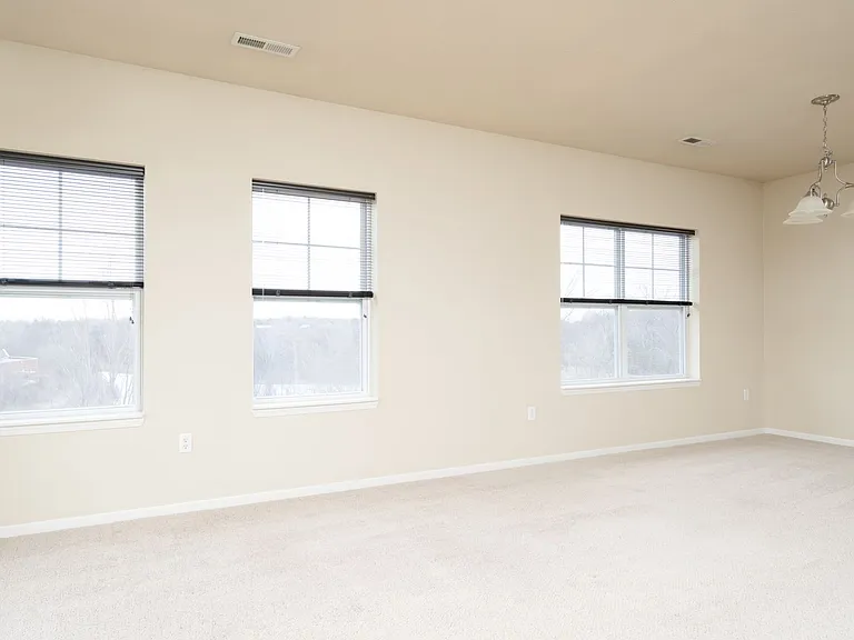 Highland Shores Apartments — Photo 31