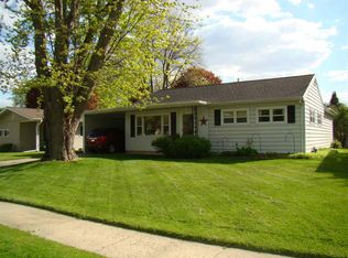 1002 Mac Arthur Dr, Beaver Dam, WI 53916