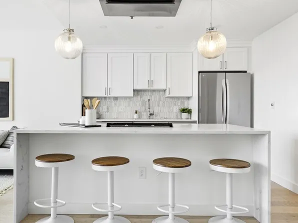 234 Causeway St APT 1002, Boston, MA 02114