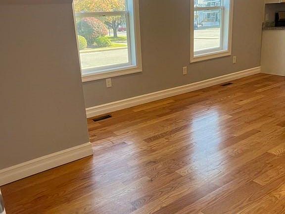 3rd image of 14 Lewis Ave Floor 1