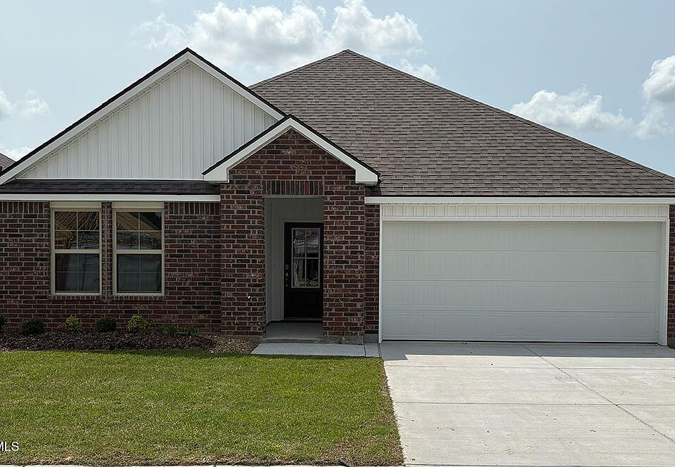 1st image of 110 Lake Oak Dr