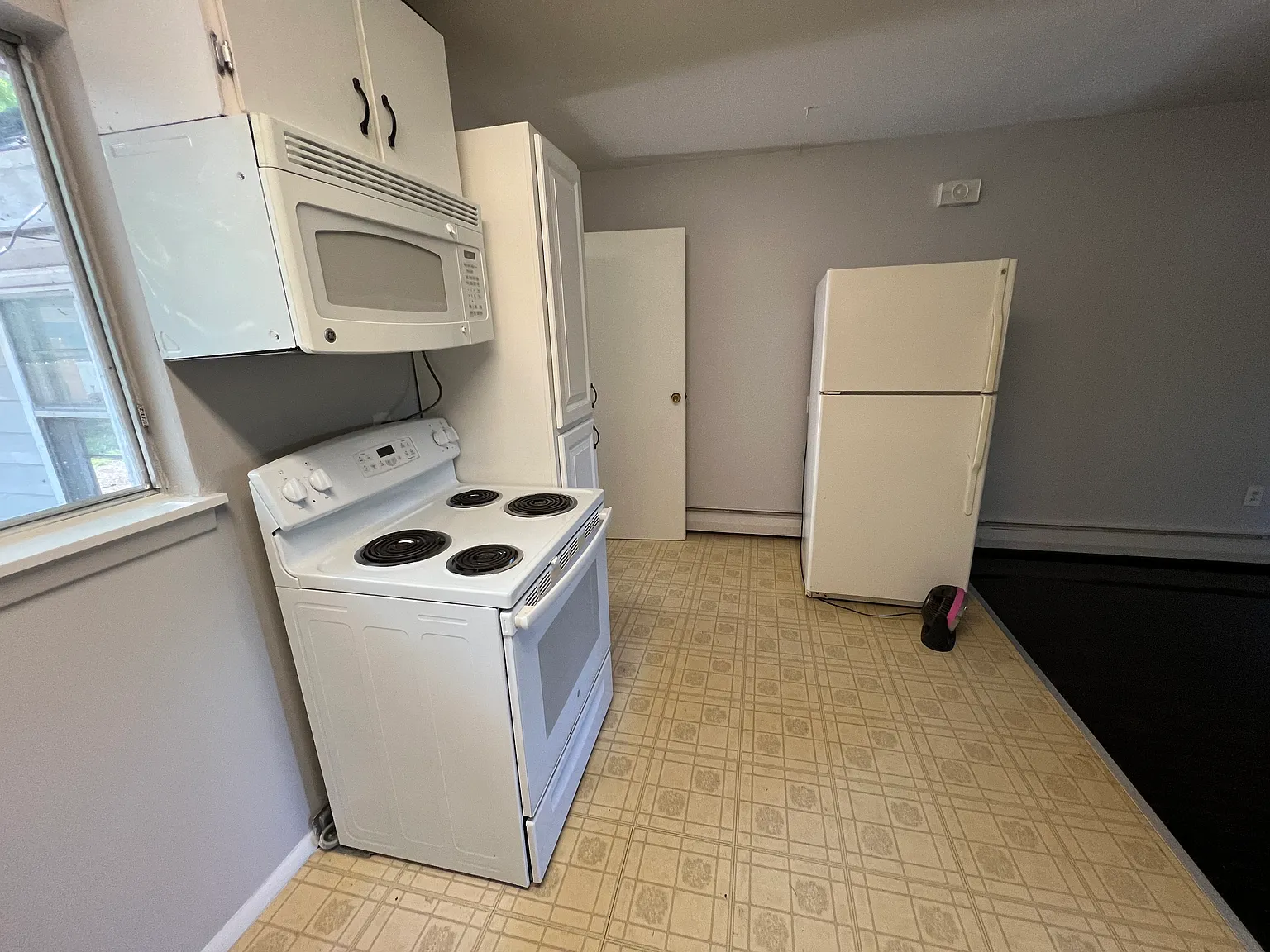 2 bed, 1000 sqft, $995 — Photo 4