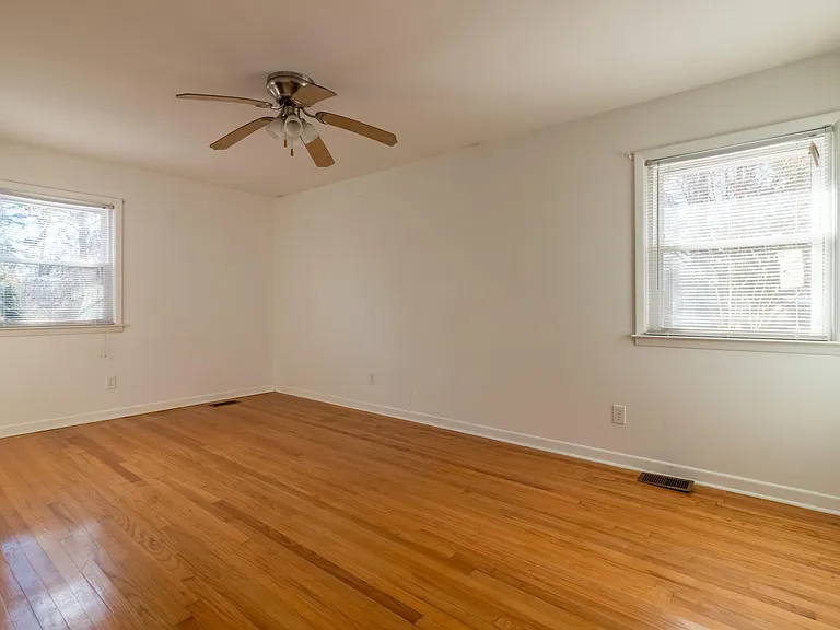206 Marion Ct — Photo 13