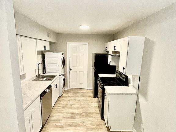 3rd image of 1901 Morehead Ave #4