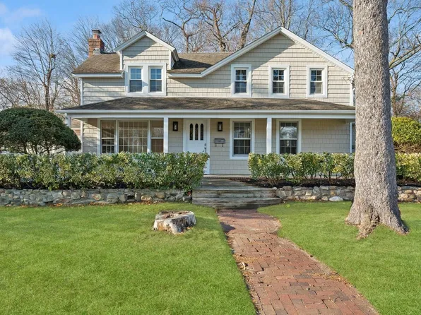 86 Foster Avenue, Sayville, NY 11782