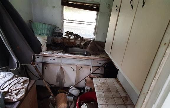 2nd image of 5819 HOWARD LANE