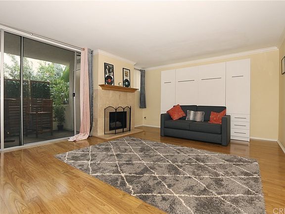 3rd image of 5325 Newcastle Ave Unit 211