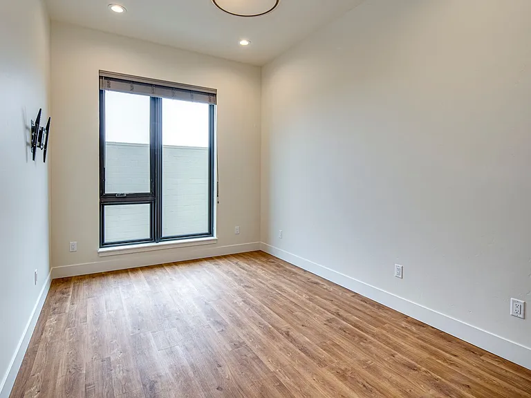 Bank Commons — Photo 12