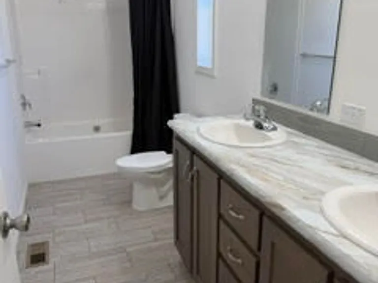 216 Onandaga Ave — Photo 14