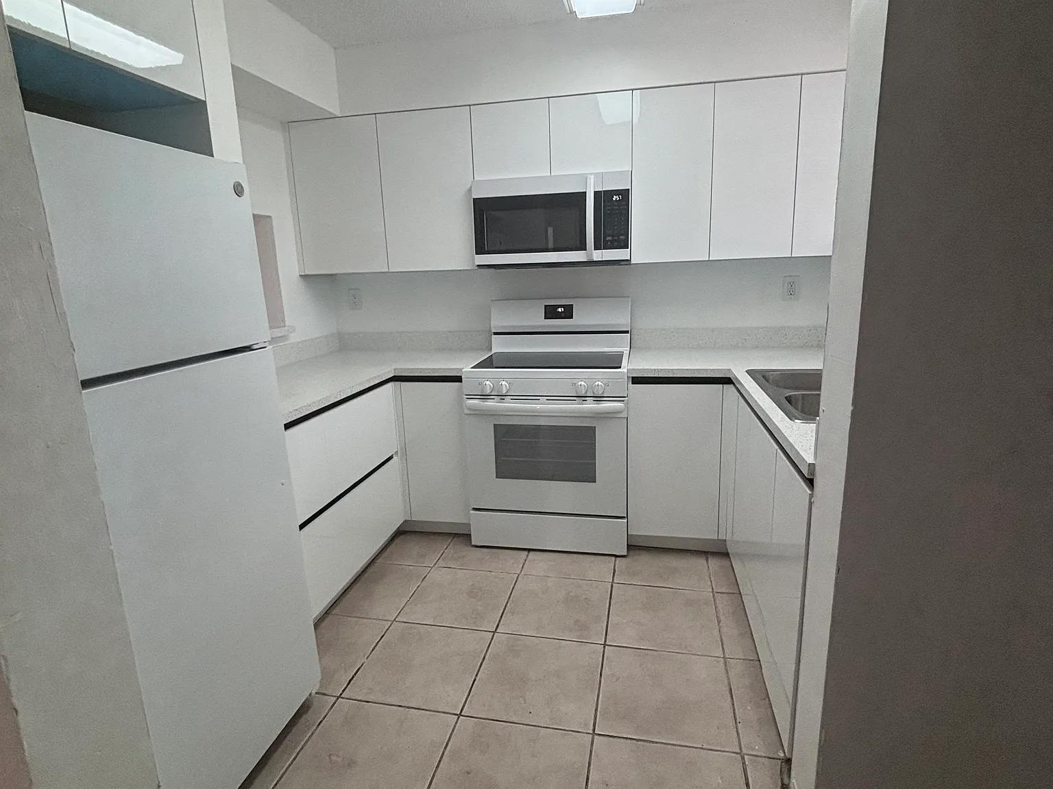 2 bed, 912 sqft, $2,200 — Photo 3