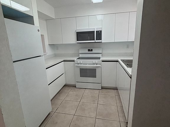 3rd image of 14931 SW 82nd Ln APT 305