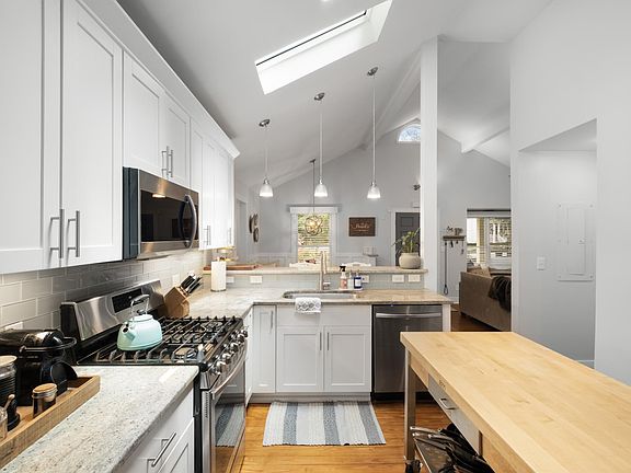 4th image of 1788 Ridgeway Ave NW