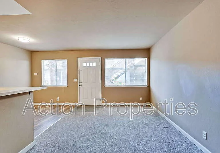 1084 Wentworth St #4 — Photo 7