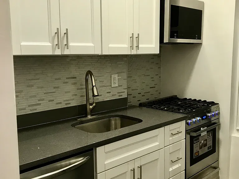223 E 14th St #20 — Photo 6