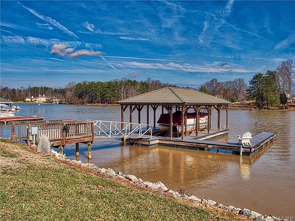 3rd image of 161 Castles Gate Dr