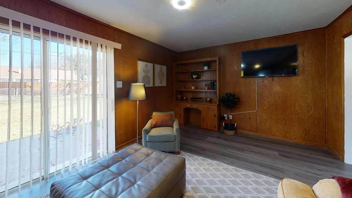 Beautiful Rowlett home with modern comfort and lakeside convenience — Photo 1
