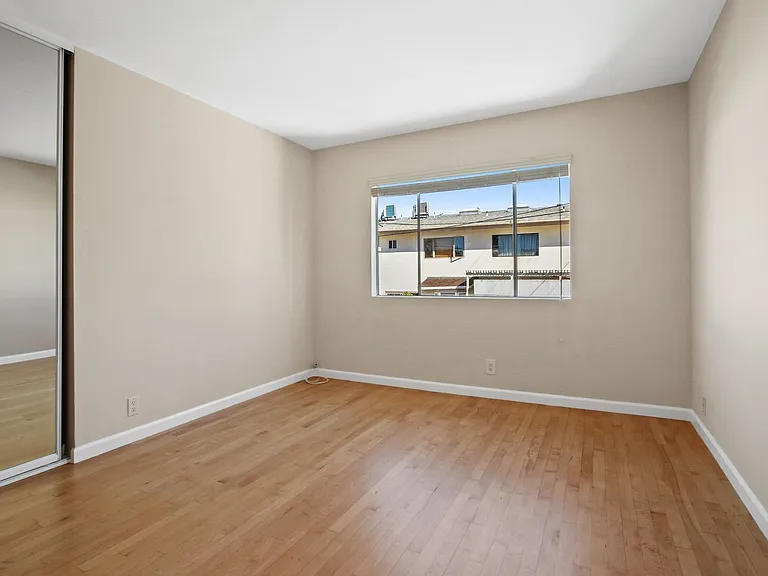 1133 16th St in Santa Monica - North of Wilshire Blvd! — Photo 5