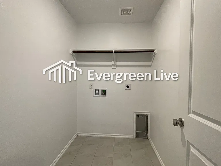 2208 Bleeker St — Photo 17