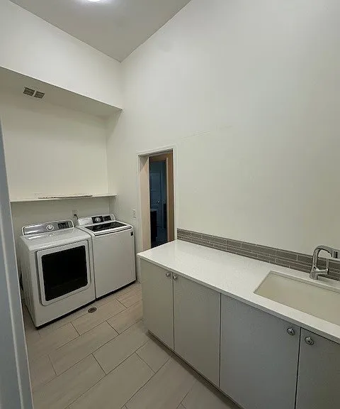 2437 S Williams St — Photo 15