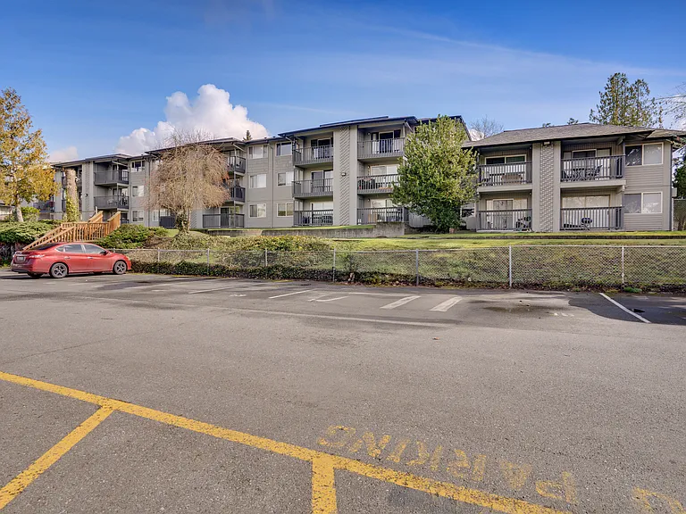 Park Ridge Apartments — Photo 21