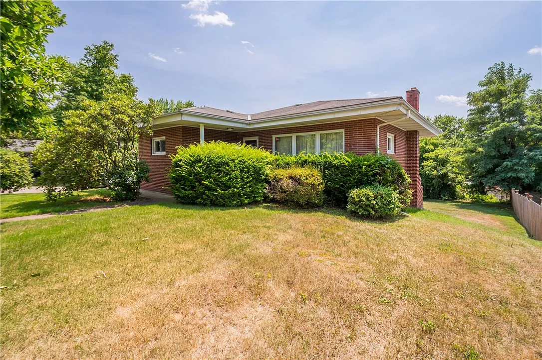 348 Hart Dr photo 1