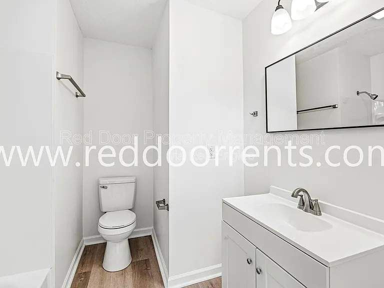 389 S Main St #D — Photo 11