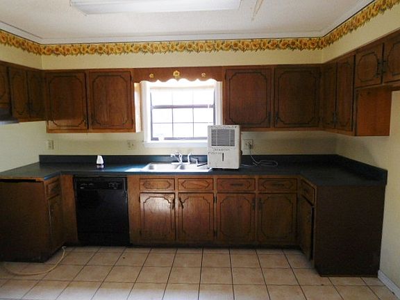 4th image of 1104 Mayfair Ln