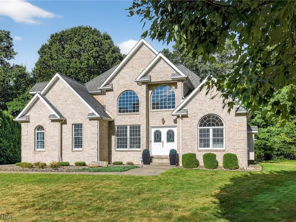 108 Riviera Ct SE, Warren, OH 44484