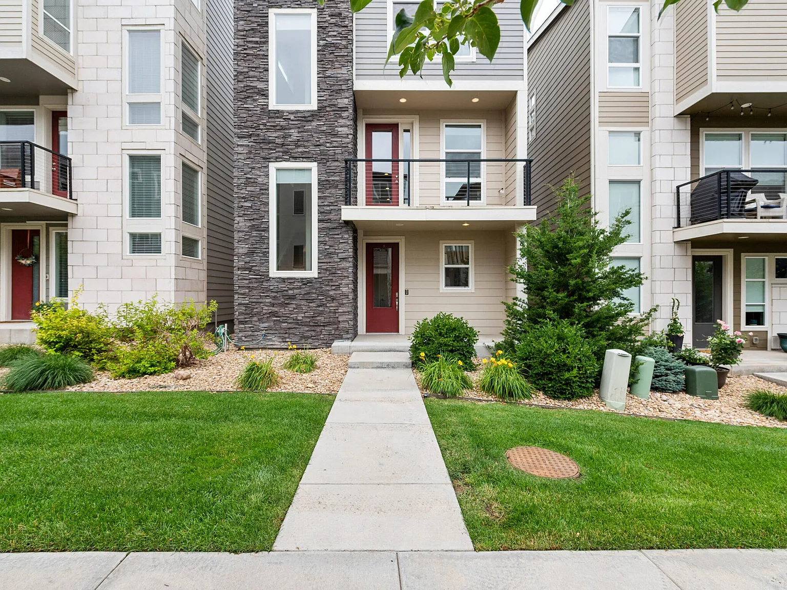 3 bed, 1722 sqft, $3,300 — Photo 2