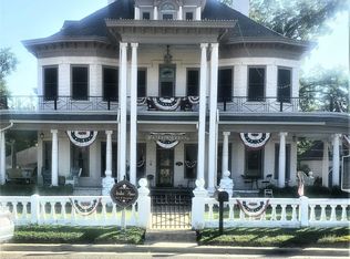 214 E Commerce Ave, Gladewater, TX 75647