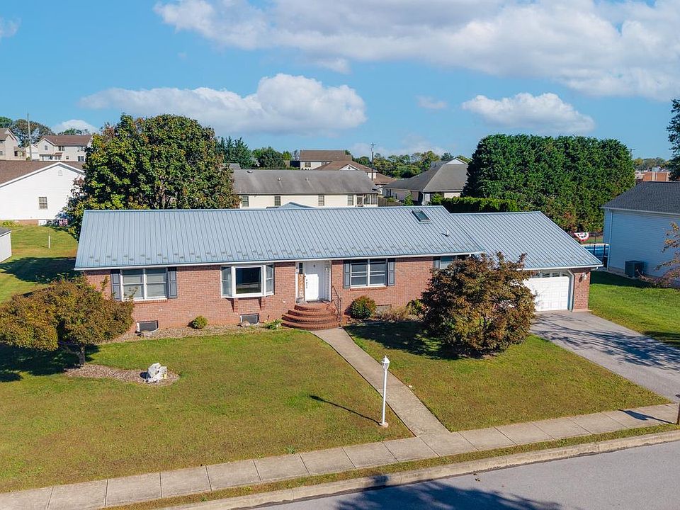 1st image of 375 Carolle St