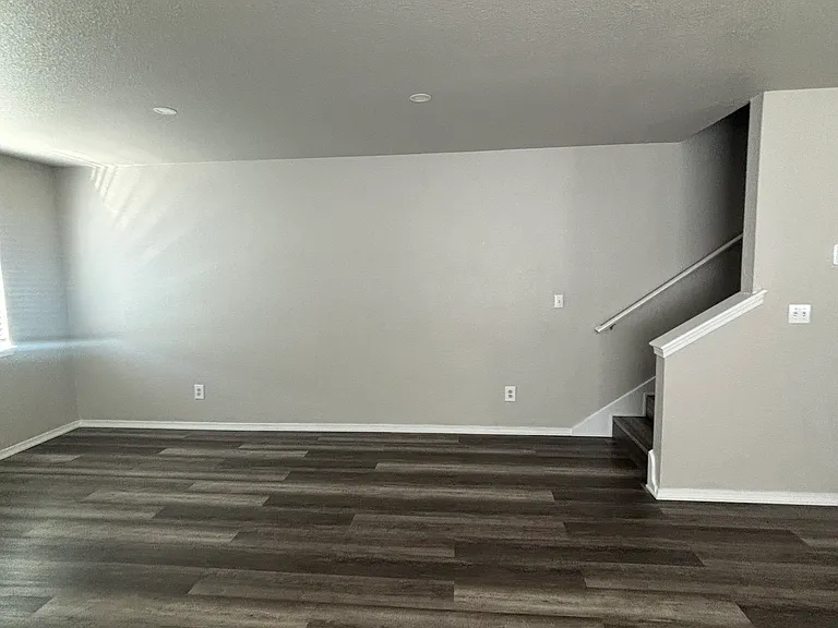 814 SE 9th St — Photo 5